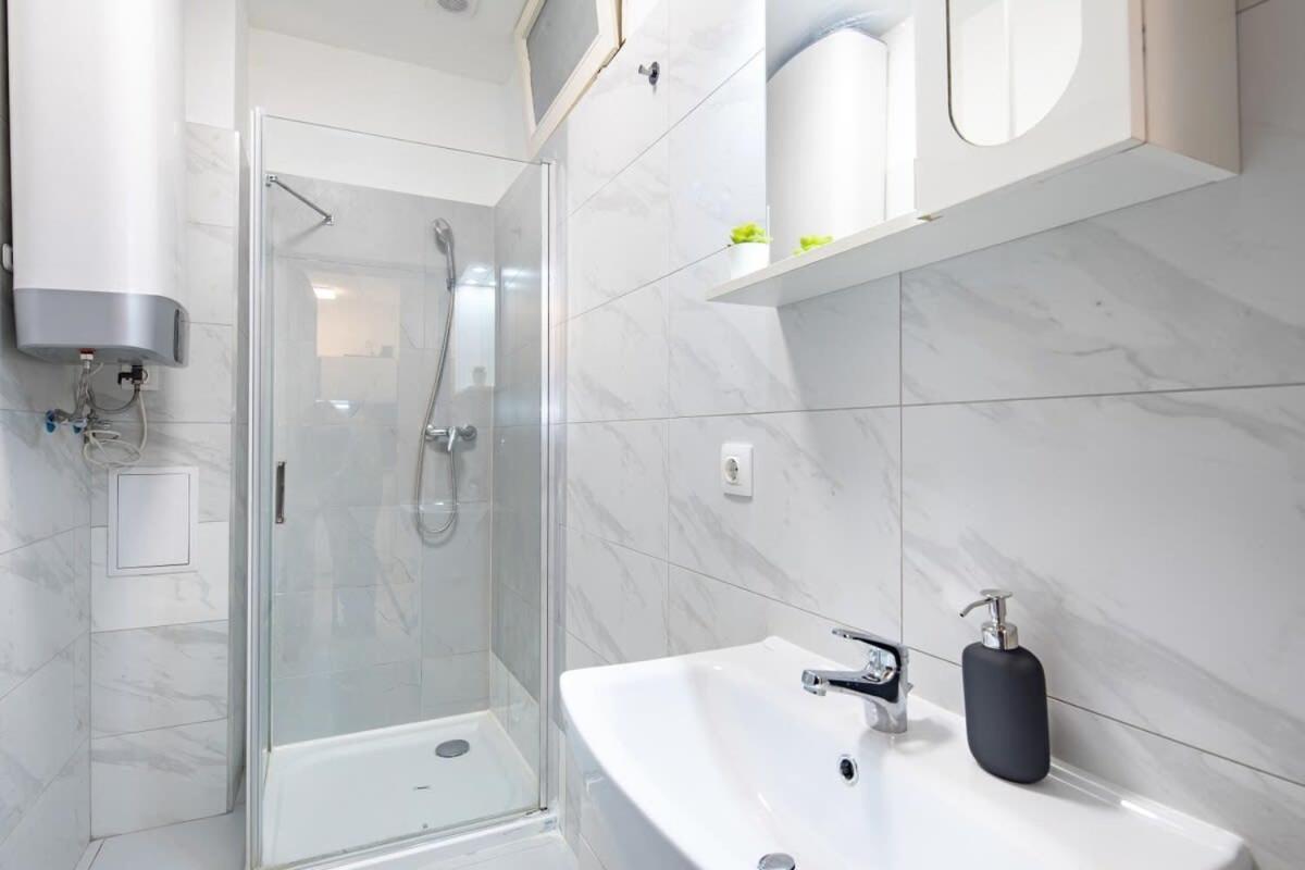 Central Room For Solo Traveller Budapest Exterior foto